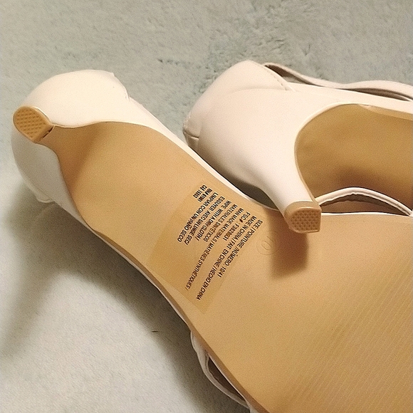 Forever Selected By Paula Abdul White Strappy Heels - Picture 7 of 12